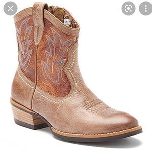 Ariat Billie Western Ankle Boots